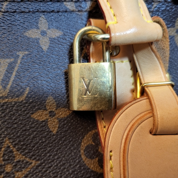 *SOLD*Louis Vuitton Keepall 50 Bandouliere - Picture 9 of 16